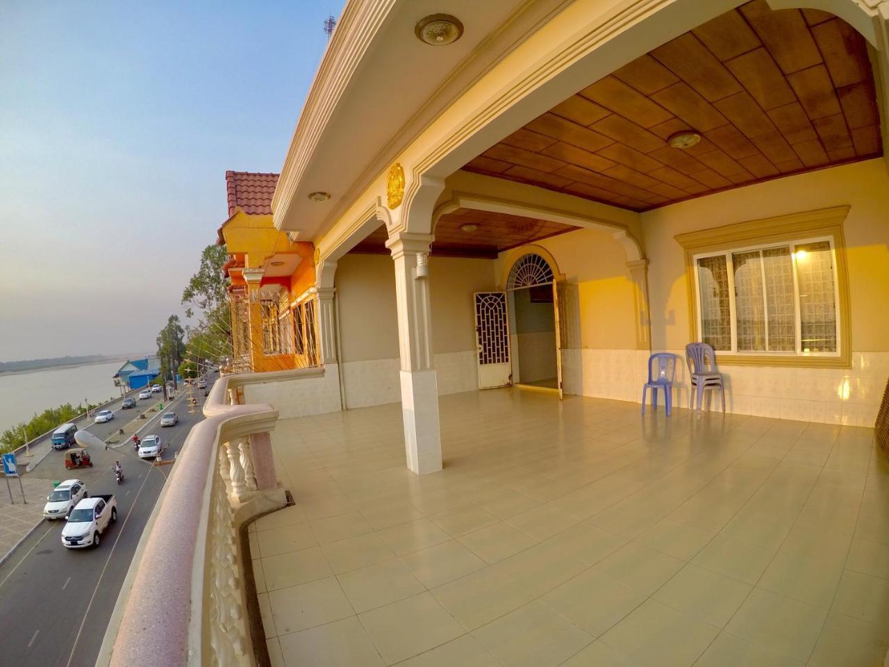 Hengheng II Guest House Krâchéh Zewnętrze zdjęcie
